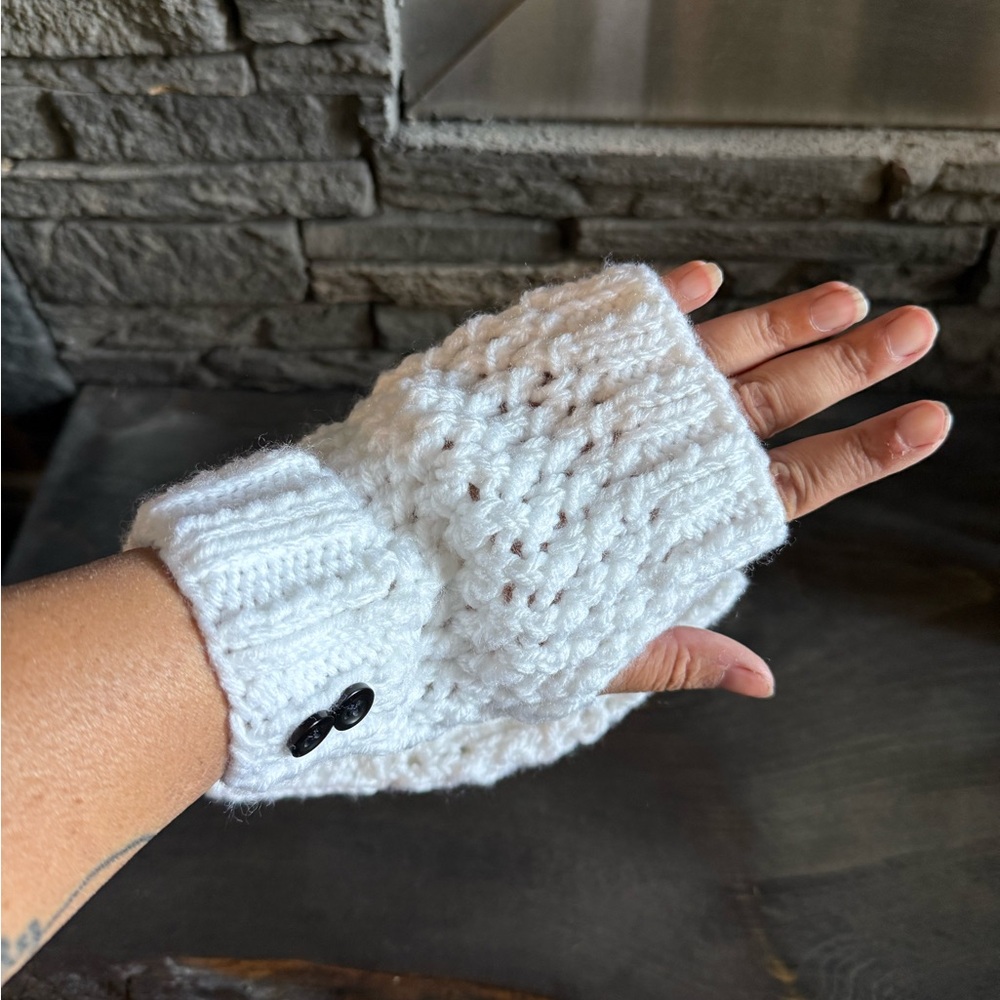Cozy White Knit Fingerless Gloves
